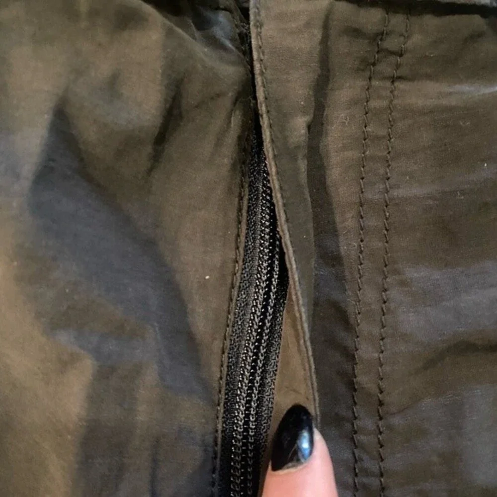 NWT men’s American Eagle swimtrunks / shorts size 28 gray with eagle logo - Picture 5 of 8